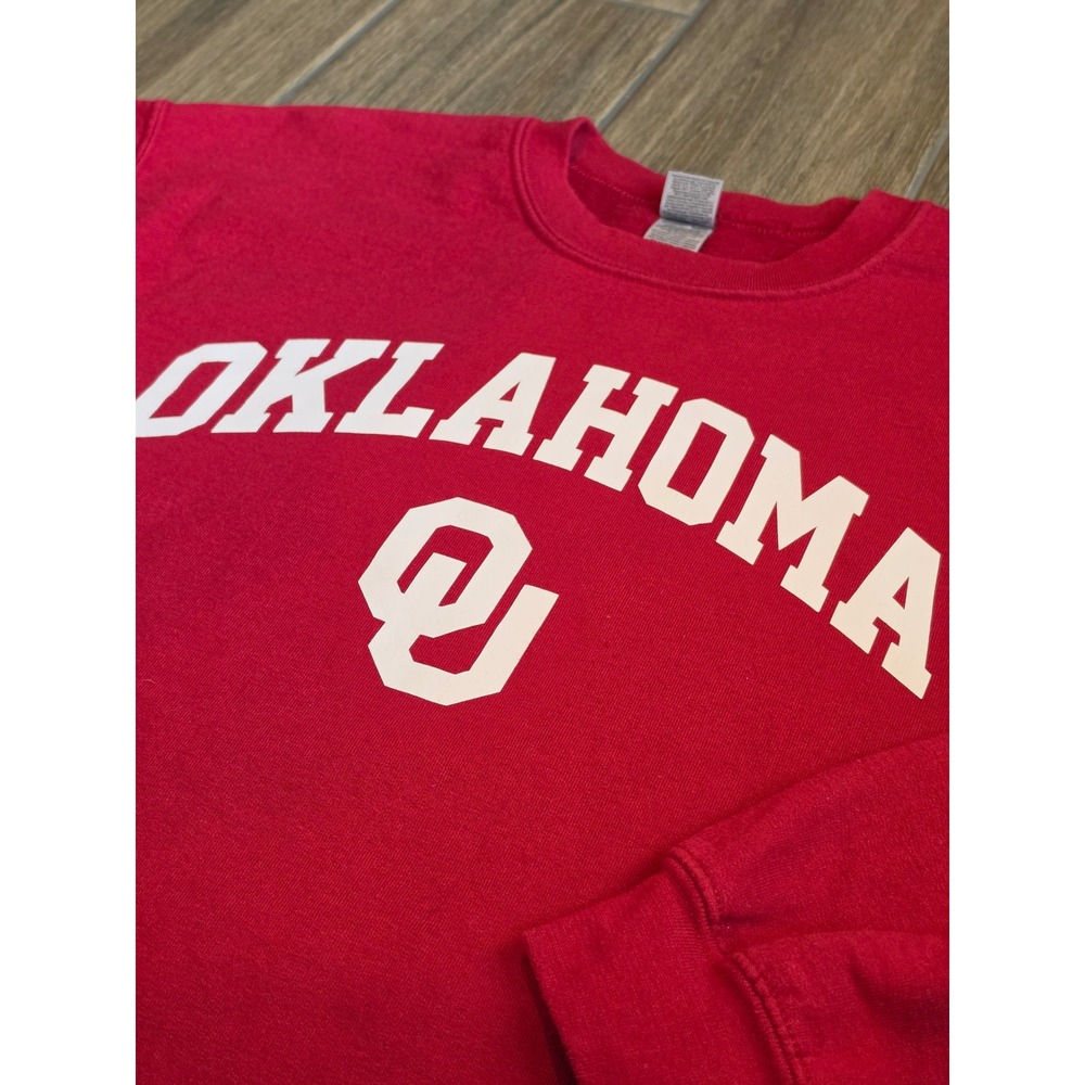 Gildan Oklahoma Sooners OU Crewneck Sweatshirt Red Medium Heavy Blend Pullover